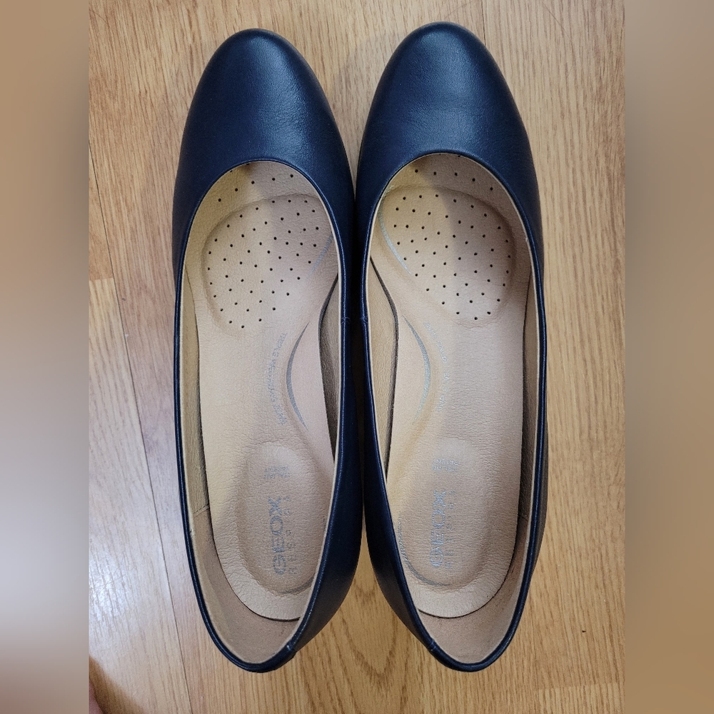 Geox Respira 2-inch classic navy block heels, EU38, new